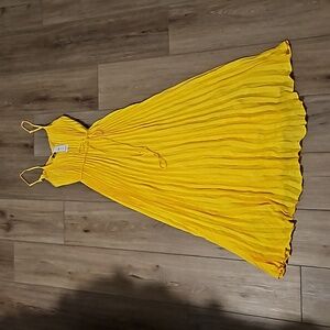 Banana republic yellow pleated dress size extra small petite